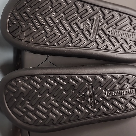 Nintendo Kids Black Slides - Picture 7 of 7